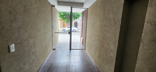 Departamento 3 Ambientes Al Frente Con Balcon Y Cochera Fija Cubierta