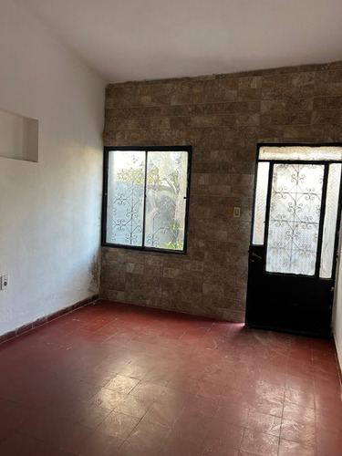 Vendo Buena Ubicacion Casa+2 Apartamentos+galpon Con Baño, 600m2 De Terreno/ Construidos Mas De 250 M2