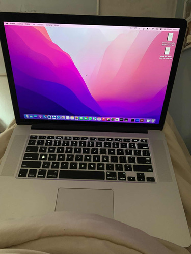 Macbook Pro 15,5 2015