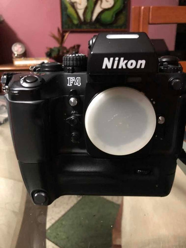 Imagen 2 de 5 de Nikon F4 Nueva Sin Detalle Sin Caja Tal Cómo Está En Foto