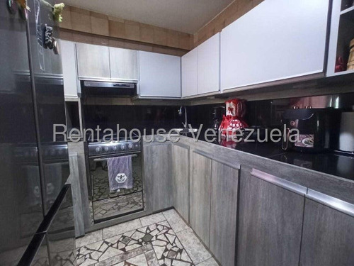 Erika Armeya Vende, Apartamento Ubicado En El Centro De Cabudare. Flex: 25-13615