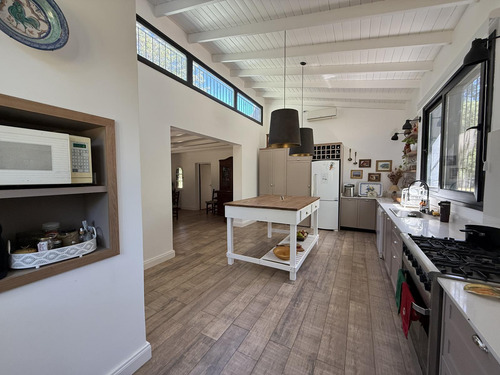 Encantadora Casa Quinta A La Venta En El Prestigioso Barrio La Araucaria| Lobos