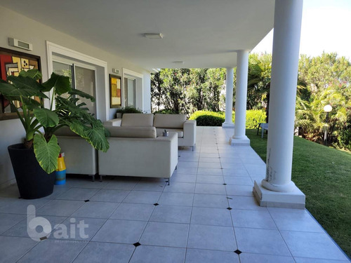 Imagen 22 de 30 de Venta Casa En Lomas De La Carolina, 4 Dormitorios, 4 Baños, Impecable Y Moderna.