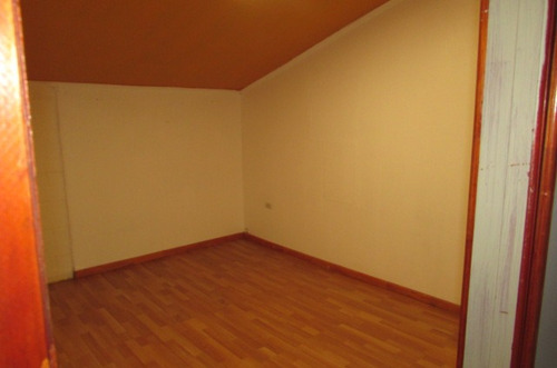 Se Vende Acogedora Casa, A Cuadras De La Municipalidad De Cu