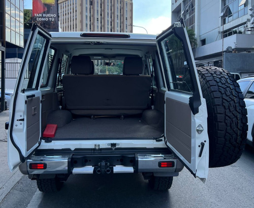 Imagen 6 de 15 de Toyota Land Cruiser Machito 2022