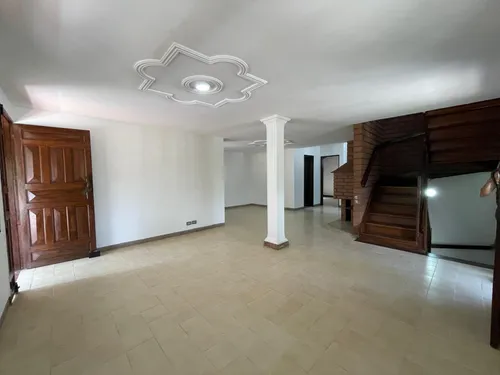 Casa En Arriendo En Robledo, La Pola. Cod A16552