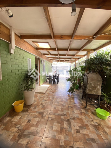 Casa En Venta De 4 Dorm. En Maipú