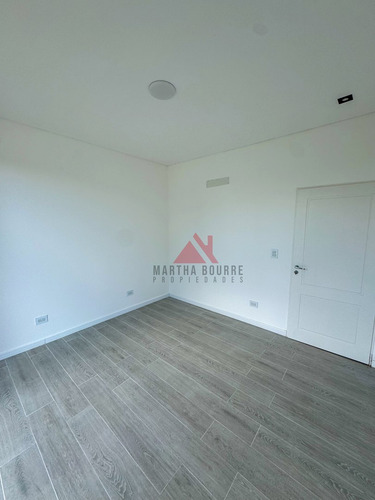 Casa En Venta En Santo Tomas, Pilar, G.b.a. Zona Norte