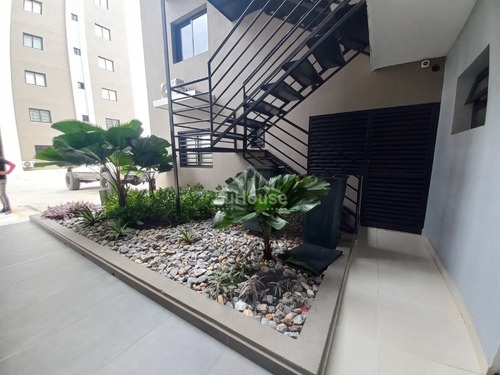 Apartamento En Venta Con Cuarto De Servicio Y Patio En Torre Próximo Al Homs Wpa64