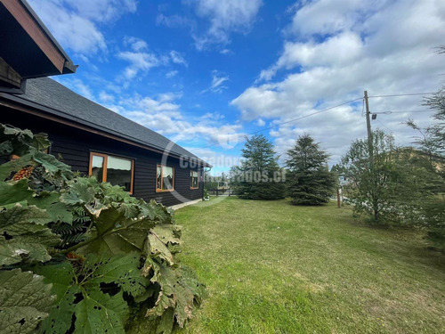 Casa En Venta De 5 Dorm. En Puerto Varas