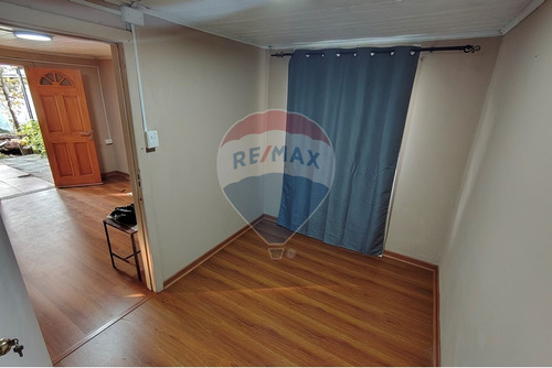 Casa Con Amplio Jardín Y Buena Conectividad
