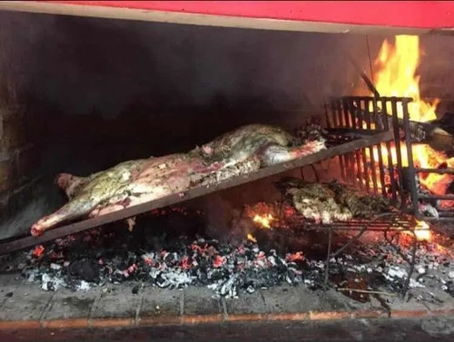 Casa En Alquiler En Piriapolis. Hermosa, Parque Arbolado, Barbacoa. 10 Personas.