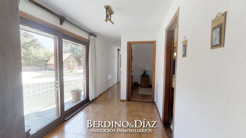 Casa -4 Dormitorios. Única Oportunidad !!!- Ref: 556