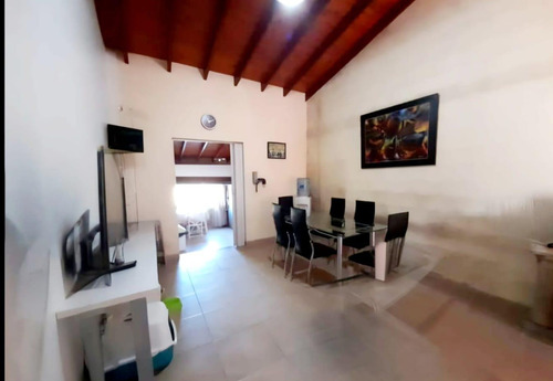 Venta Casa 319m2 Con Patio, Pileta Y Cochera En Don Bosco Quilmes, Apto Credito !!!