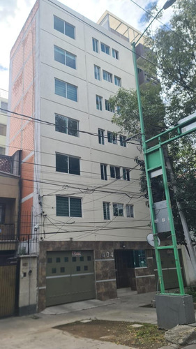 Departamento En Último Piso Sobre Eje Central