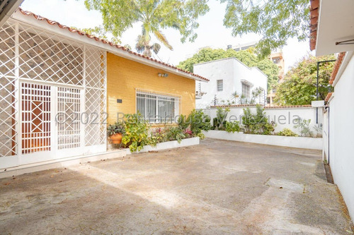 La Castellana !! Hermosa Casa Acondicionada Para Uso De Oficina, Con Dos Anexos Residenciales Independientes, 880 M2, 6 Hab., 3 Baños, 7 Pe. Inversión Inteligente Y Segura !!