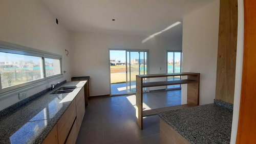 Casa En Venta 6 Ambientes Barrio El Canton Norte Al Lago