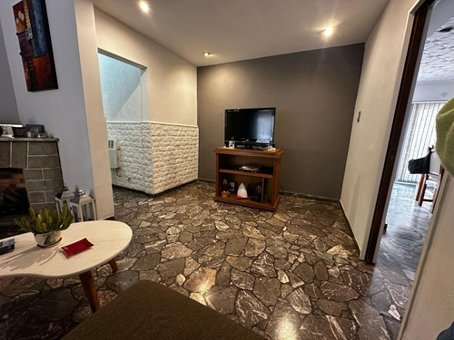 Casa En Venta En Ciudad Jardin Con Patio Cochera
