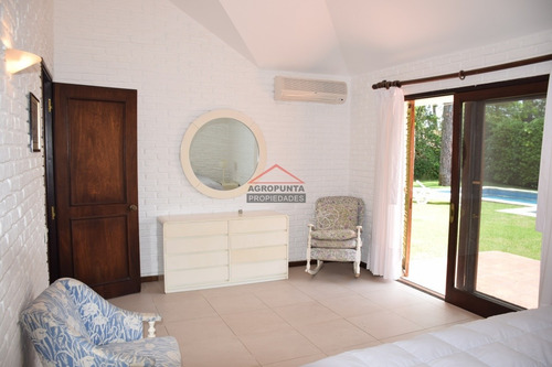 Casa En Roosevelt, 3 Dormitorios *- Ref: 3277