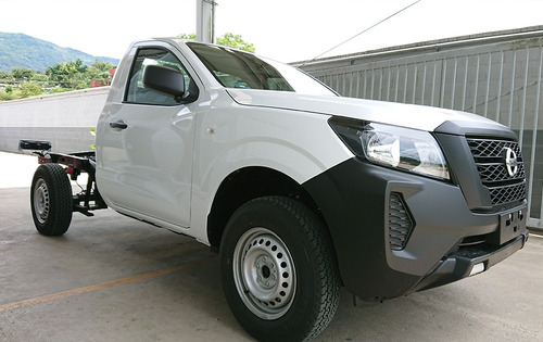 Imagen 1 de 8 de Nissan Np300 2021 2.5 Chasis Cabina Dh Aa Pack Seg Mt