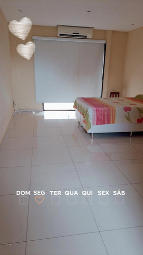 Casa Com 3 Quartos, Sendo 1 Suíte Com Banheira E Closet