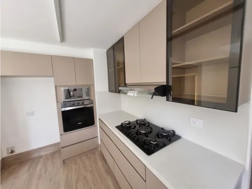 Amplio Y Cómodo Apartamento En Venta En Los Balsos