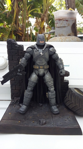 Dc Multiverse Batman Con Armadura Y Arma, Suelto!! (Usado)