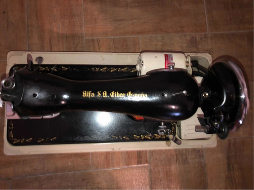 Maquina De Coser Alfa A Pedal Española (Usado)