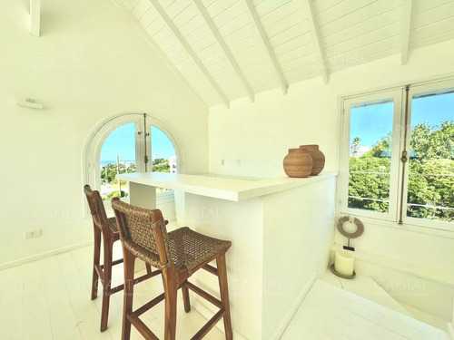 Casa En Venta En Pueblo De José Ignacio 3 Dormitorios Y Dependencia Con Vista Al Mar