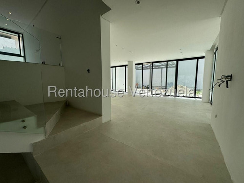 Ana Torres. Casa Dúplex En Venta 2518155 En Prados Del Este