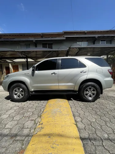 Toyota Fortuner 2.7 4x2 automatica