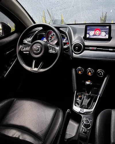 Mazda 2 Grand Touring LX B2+
