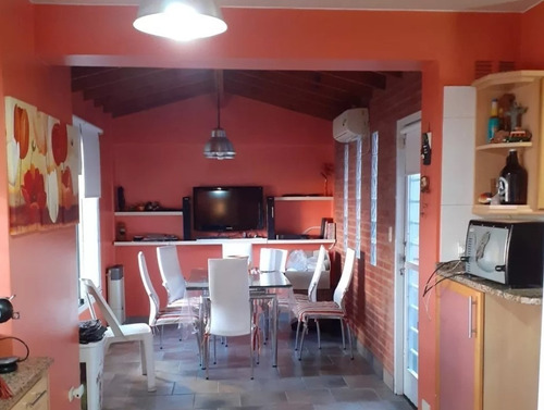 Casa En Venta De 4 Ambientes Con Pileta. Zona San Justo 