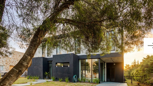 Espectacular Casa Estilo Moderno En Venta 5 Ambientes El Canton Maswichtz