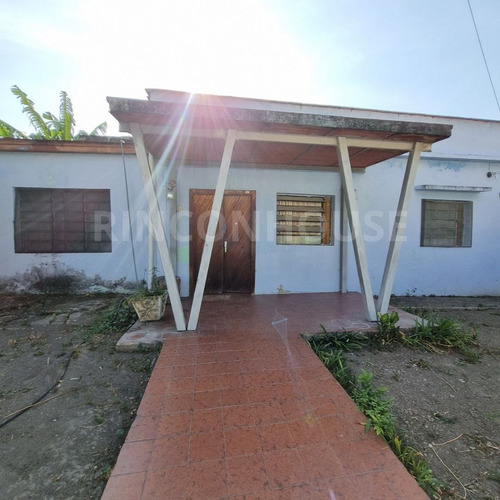 Casa En Venta En El Sector El Piñal, El Limón