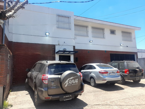 Importante Galpón/depósito Con Oficinas En Castelar Norte