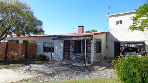 Venta. Dos Casas, Más Dos Apartamentos. Ideal Dos Familias.