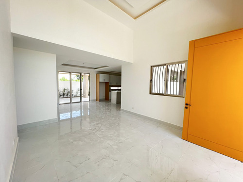 Exclusiva Casa Con Piscina En El Proyecto Cerrado Llanos Gurabo