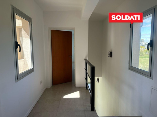 Venta 3 Cuartos Y Escritorio. Pileta, Parrilla, Piscina.