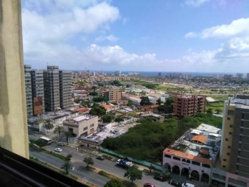Imagen 5 de 15 de Céntrico Y Cómodo Apartamento Av. 4 De Mayo
