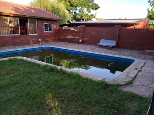 Imagen 6 de 6 de Chalet Centrico Con Piscina