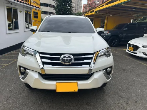 Toyota Fortuner 2.7 Srv
