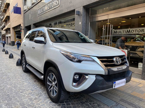 Imagen 2 de 25 de Toyota Sw4 2018 2.8 Srx 177cv 4x4 7as At Automatica Lucsc