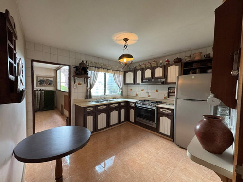 A1 Venta Apartamento En Av. Bolívar, Calle 114 La Ceiba, Espacioso Y Confortable 130mtrs2