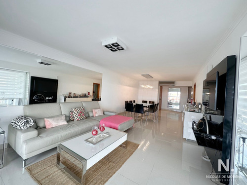 Departamento En Venta De 3 Dormitorios En Miami Boulevard, Punta Del Este