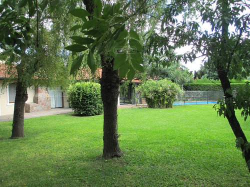 Casa  En Alquiler Ubicado En C.c. Banco Provincia, Zona Oeste