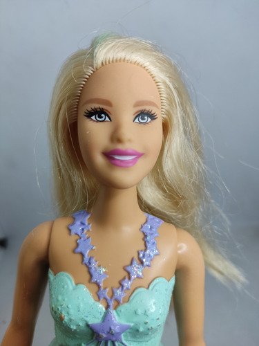 Barbie Curvy Dreamtopia Rubia Mechón Verde
