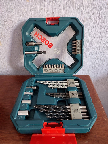 Set De Brocas Y Puntas Bosch Con 34 Piezas (Usado)