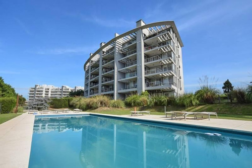 Imagen 19 de 27 de Divino 2 Amb Con Balcón Terraza, Parrilla Y Espectacular Vista Al Lago Central De Nordelta