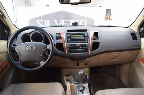 Imagem 7 de 10 de Toyota Hilux Sw4 3.0 Srv 4x4 7 Lugares 16v Turbo